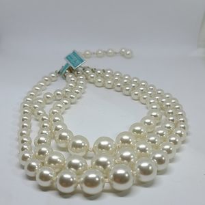 Du Barry vintage three strand pearl necklace